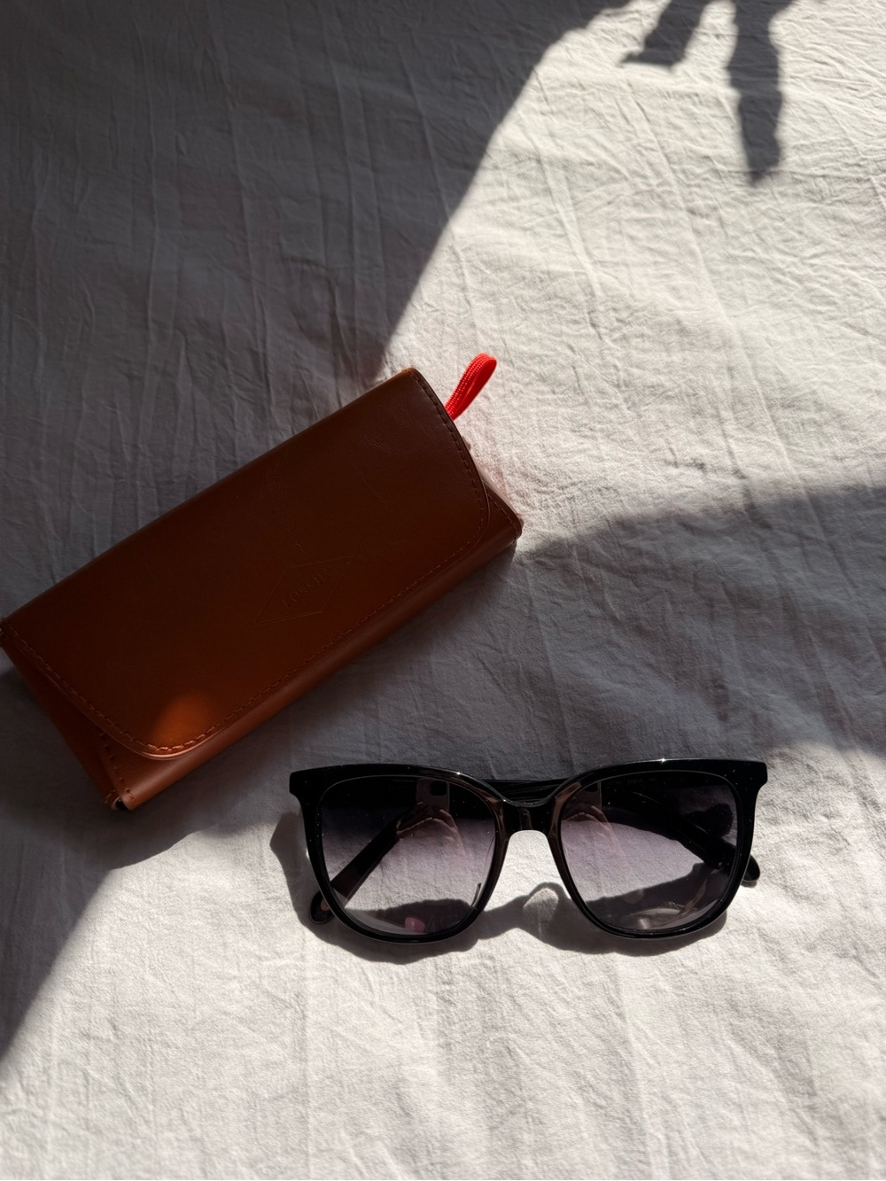 Fossil Black Cat-Eye Sunglasses with Gradient Lenses